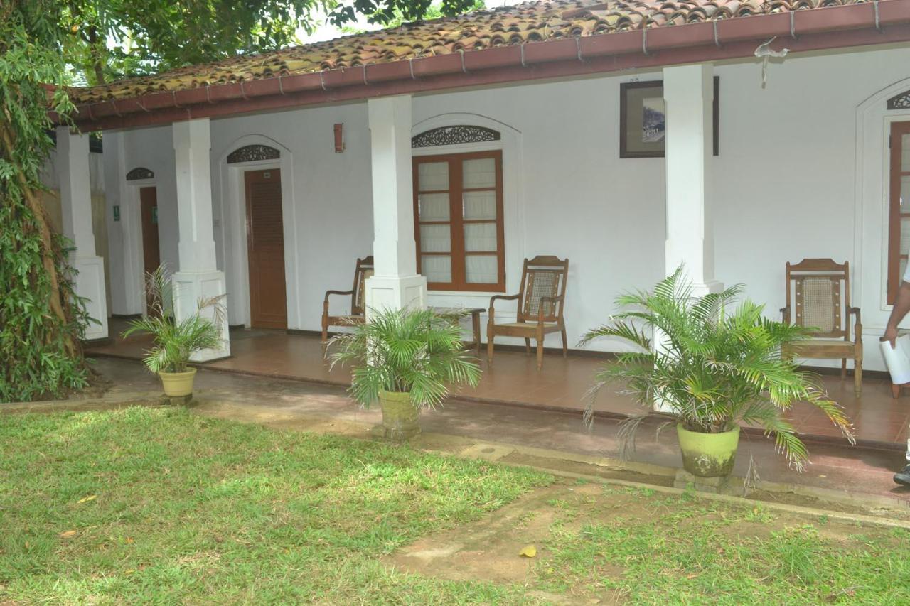 Hôtel Rest House Matara Extérieur photo