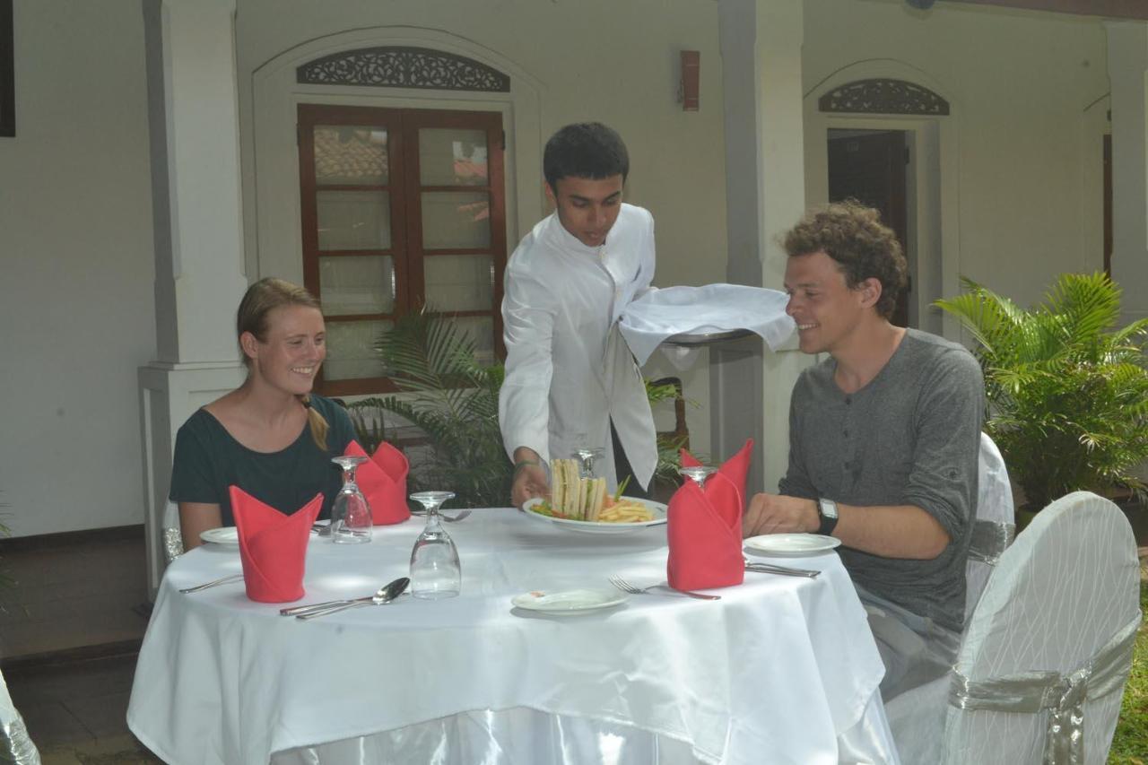Hôtel Rest House Matara Extérieur photo